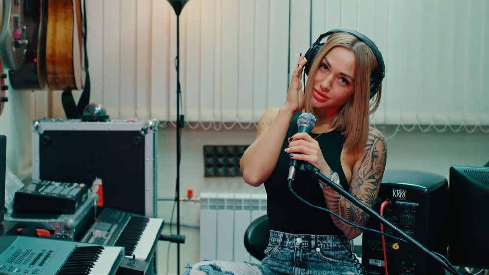 Запись вокальной песни в студии Corona Records